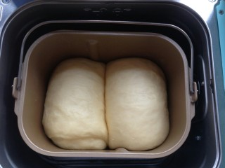 11、面包机版鸡蛋吐司,发酵50分钟，发酵至七分满