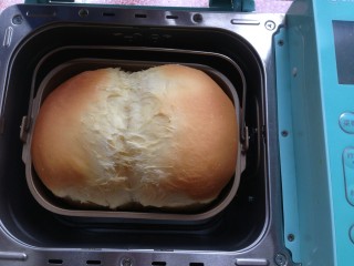 12、面包机版鸡蛋吐司,选择烘烤程序35分钟，高蛋配方爆发力超强