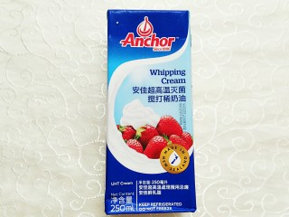 17、榴芒千层蛋糕,我以前用总统淡奶油，总是打不发，今天换成了安佳的，很好打发！
