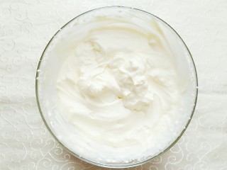 19、榴芒千层蛋糕,今天几分钟就打好了，看来奶油的成分配比很重要！