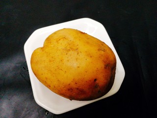 1、圆土豆+凤尾土豆虾球,土豆1个