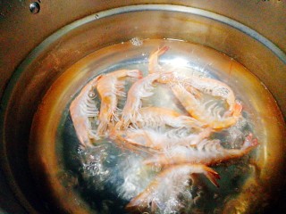 5、圆土豆+凤尾土豆虾球,焯水