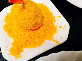 18、圆土豆+凤尾土豆虾球,再放在面包糠上裹