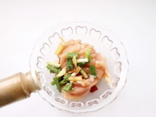 8、香炸鸡柳,黑胡椒少许