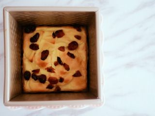 16、奶香浓郁的苹果千层派,完成，烤制期间如果表面上色了颜色够了可以在上面盖层锡纸以免上色严重