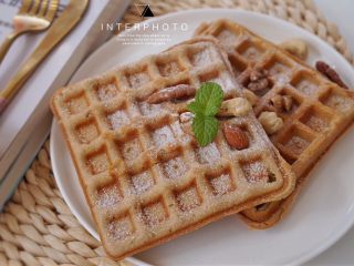 12、巧克力味华芙饼～简单又好吃，爱了爱了！,记得要趁热吃，口感更佳哦！