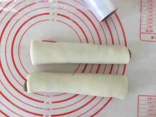 7、猫耳朵,切成两段。