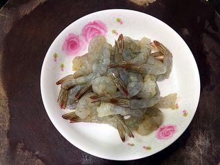 10、飘香炸虾????,抓匀，腌30分钟