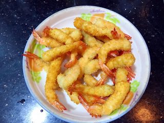 17、飘香炸虾????,炸至变色捞起