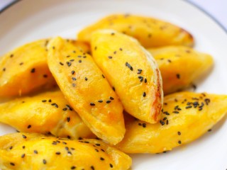 11、香甜酥脆的香蕉蛋挞酥,成品。