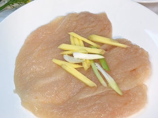 4、香酥鸡排,鸡排加去腥三件套：葱姜料酒去腥