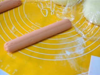 3、火腿肠面包,火腿肠去掉外包装