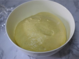 4、火腿肠面包,发酵到原面团二倍大