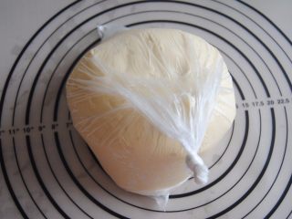 3、酸奶土司,发酵至2倍大小后