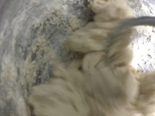6、豹纹吐司,开始搅拌揉面