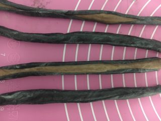 22、豹纹吐司,再依次都包裹好,可以有的全包有的半包,花纹会更自然一些