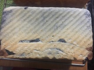 30、豹纹吐司,烤好后立即脱模冷却,有余温时密封保存