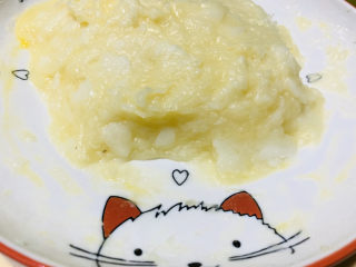 10、草莓山药,把黄油、白糖、山药搅拌，并压成泥，山药还会有小颗粒状；