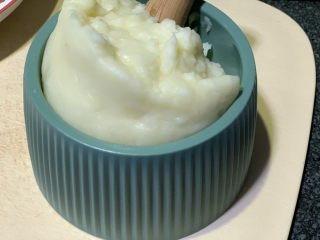 12、草莓山药,山药泥细腻，就可以了；