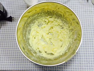 8、花样曲奇,颜色如图已经可以停止打发