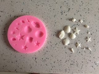 14、海洋之心戚风奶油蛋糕,将巧克力从模具中取出