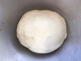 10、牛奶椰蓉小面包,揉完放温暖处一发至两倍（记得盖上保鲜膜）