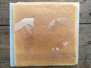 14、数字蛋糕,用数字蛋糕模型比划着切出想要的数字形状