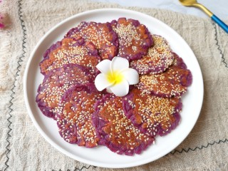 18、紫薯芝麻饼,宝贝特别喜欢吃！