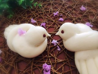 11、小鸟馒头,蒸好后不要立即开锅盖，再等5到10分钟最好！