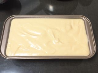 17、纯玉米粉+玉枕蛋糕,蛋糕糊倒入模具，震几下消泡。