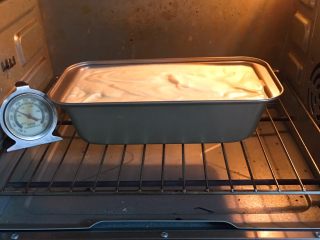 18、纯玉米粉+玉枕蛋糕,烤箱预热至150度，模具送入烤箱烤制40分钟。