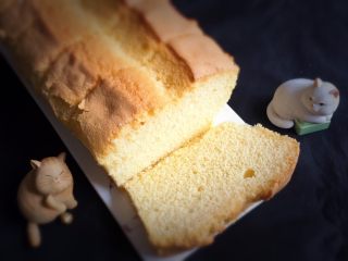 22、纯玉米粉+玉枕蛋糕,切开看看很细腻，内部组织完美。