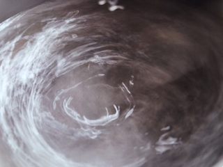 9、免油炸的 黄金猪排三明治/汉堡,用勺子快速转几圈 转出一个漩涡