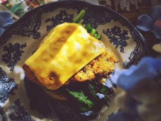 12、免油炸的 黄金猪排三明治/汉堡,放上黄金猪排