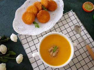 13、脆皮南瓜饼,配上一杯牛奶或豆浆，或是南瓜糊，早餐也解决了