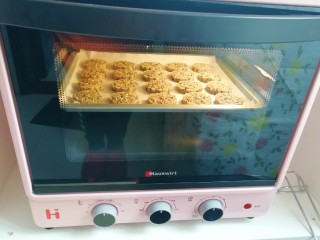 13、芝麻核桃酥,上下管170度烤20分钟。