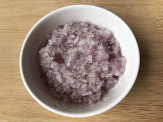 2、内有乾坤的肉丸子～苏格兰蛋,洋葱也剁碎