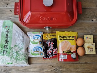 1、多啦a梦的铃铛烧,准备食材。