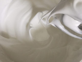 10、抹茶戚风蛋糕(6寸),打至提起打蛋器有小尖头就可以啦！