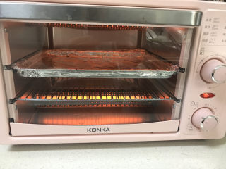 16、抹茶戚风蛋糕(6寸),烤箱170度预热5分钟