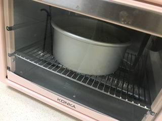 18、抹茶戚风蛋糕(6寸),蛋糕烤制中，已经长起来了