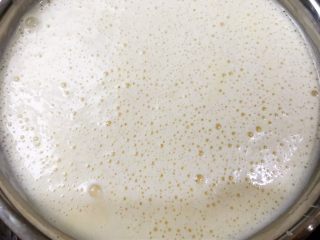 13、椰香黄金糕,开始进行一发温度30度60分钟，每隔20分钟用打蛋器搅打半分钟