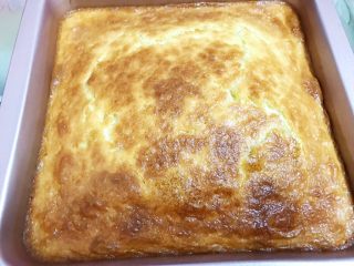 16、椰香黄金糕,烤好出炉以后脱模