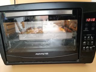 14、水果鱼面包,14.放入烤箱175度，15分钟即可！