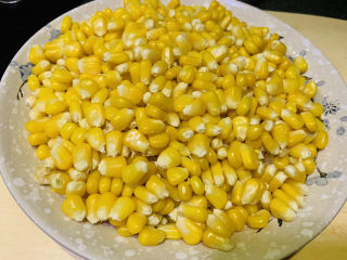 9、鲜虾玉米饼,取出，蒸好的玉米粒