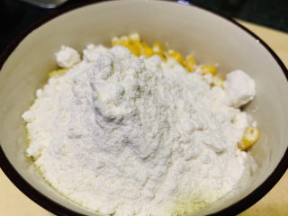 11、鲜虾玉米饼,加面粉