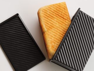 12、牛奶土司三明治,模具不同，烤箱品牌型号不同，烤制的时间和温度也会略有不同。