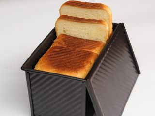 13、牛奶土司三明治,摸索自家烤箱温度差来选择适当的温度很重要！