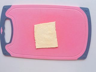 8、#宝宝辅食#苹果派,用擀面杖擀平