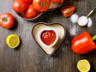 14、超级百搭实用――自制番茄酱,可以用来抹面包,蘸薯条和鸡块,炖牛肉,很多很多用法啦